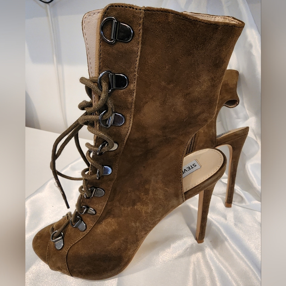 Steve Madden Heel Half Boots Lace Up. Size 10. EUC.